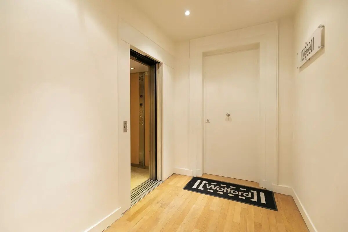 4 Rue Du Faubourg Saint-Honoré, Paris for lease Interior Photo- Image 1 of 7