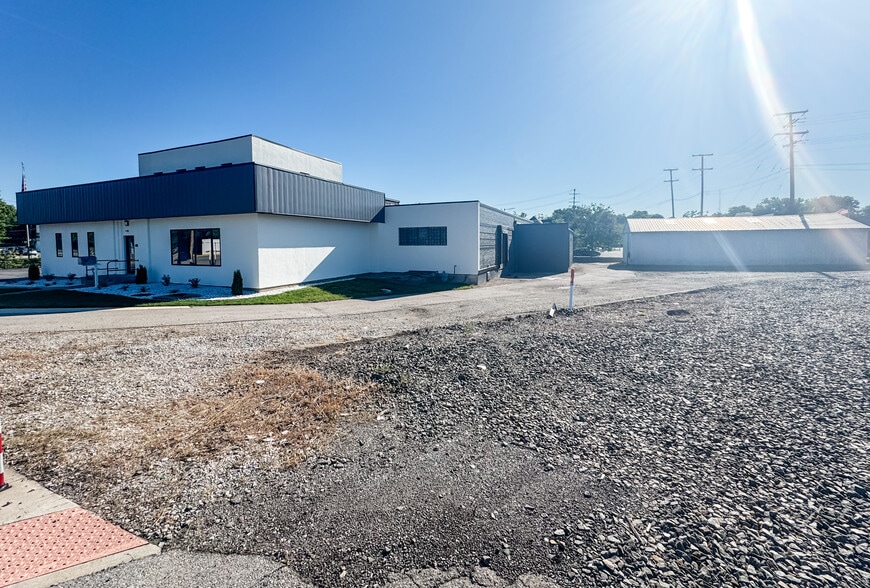 320 N Main St, Goshen, IN for lease - Building Photo - Image 3 of 8