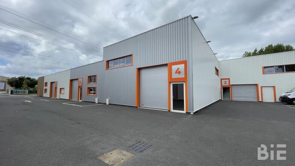 Flex in Carbon-Blanc for sale - Building Photo - Image 1 of 5