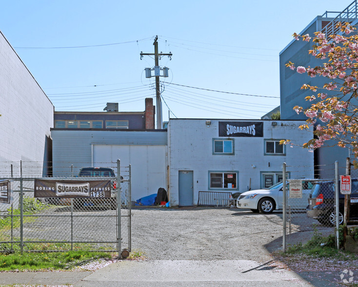 1738 W 3rd Ave, Vancouver, BC for sale - Primary Photo - Image 1 of 2