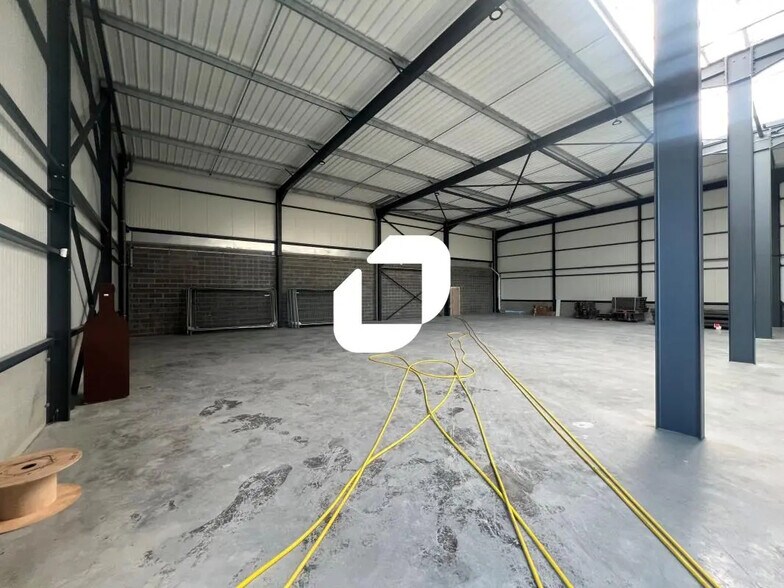 Office in Thélus for lease - Interior Photo - Image 3 of 17