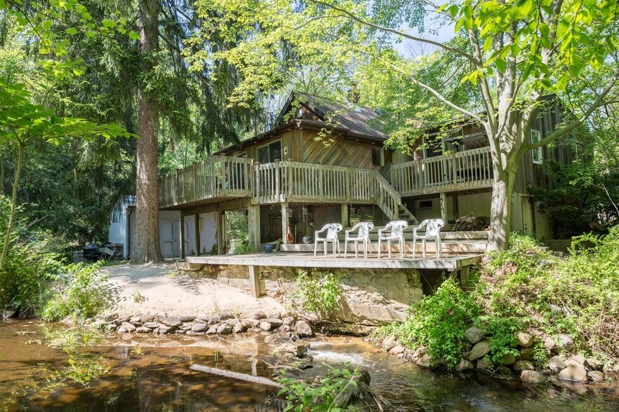 1128 Tabor Rd, Parsippany, NJ 07054