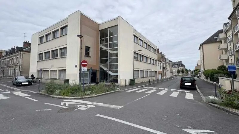 Office in Orléans for lease - Building Photo - Image 1 of 7