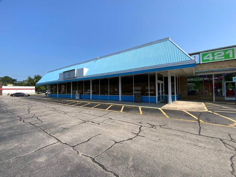 908-1010 W Cumberland St, Dunn, NC for lease - Building Photo - Image 2 of 11