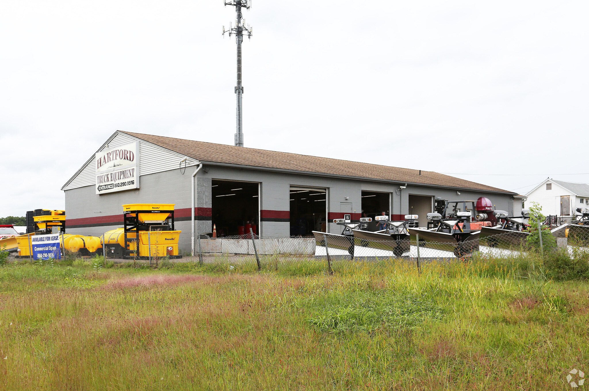 67 Mcguire Rd, South Windsor, CT for sale Primary Photo- Image 1 of 1