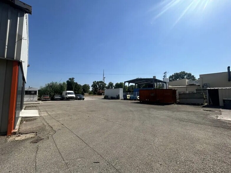 Industrial in Bollène for lease - Building Photo - Image 1 of 4