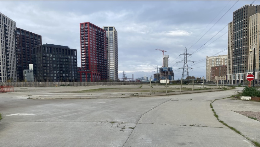 Limmo Peninsula Open Storage, London for sale Primary Photo- Image 1 of 1