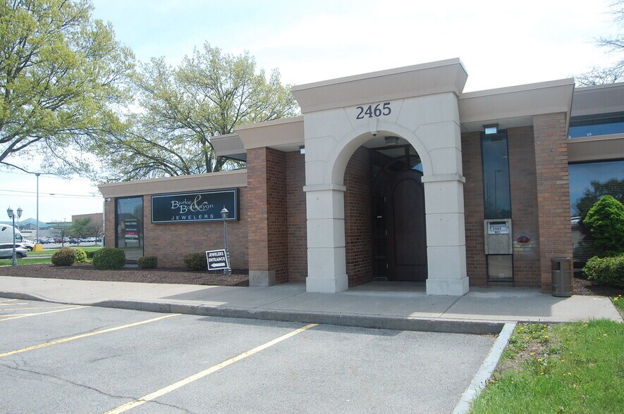 2465 W Ridge Rd, Rochester, NY for lease - Building Photo - Image 3 of 15