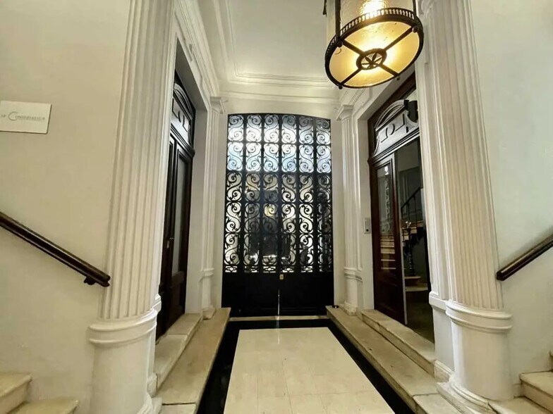 Office in Rouen for lease - Building Photo - Image 3 of 12