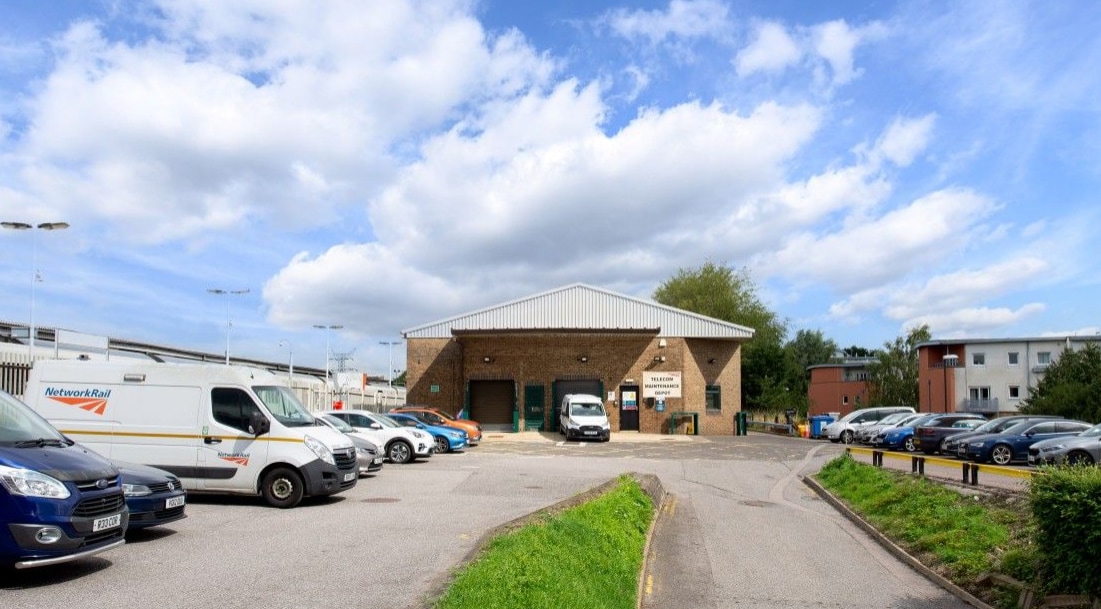 Station Hl, Crawley for sale Primary Photo- Image 1 of 1