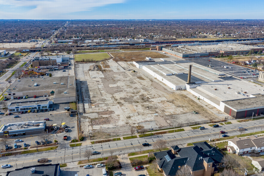 4041-4051 N 27th St, Milwaukee, WI for sale - Aerial - Image 2 of 10