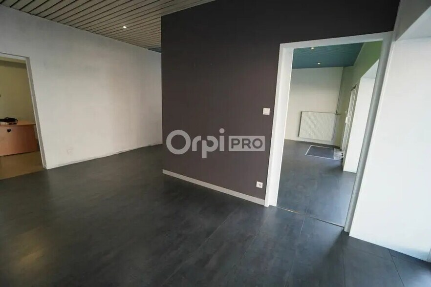 Retail in Dijon for lease - Building Photo - Image 2 of 5