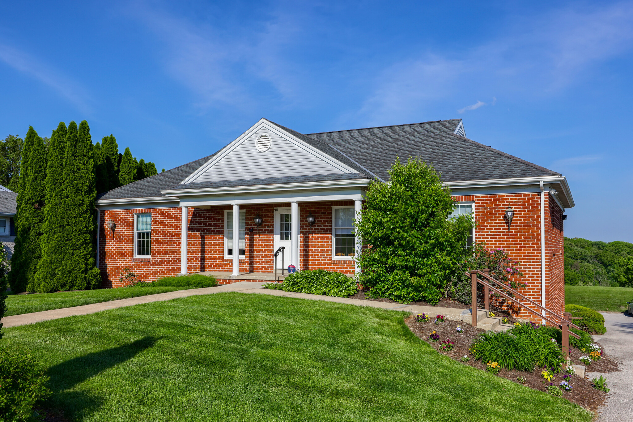 735 S Pleasant Ave, Dallastown, PA for sale Primary Photo- Image 1 of 17