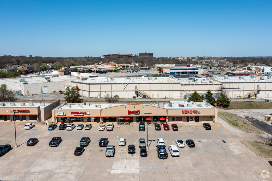 7825-7879 E 71st St, Tulsa, OK for lease - Building Photo - Image 3 of 13