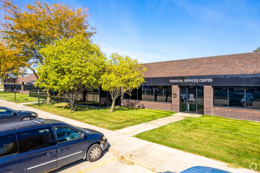 4500-4570 114th St, Urbandale, IA for lease - Building Photo - Image 3 of 5