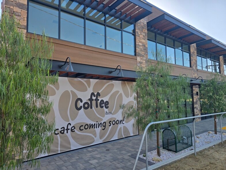 9668 Sunland Blvd, Shadow Hills, CA for lease - Building Photo - Image 2 of 31