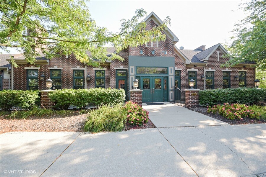 210 Aberdeen Dr, Valparaiso, IN 46385