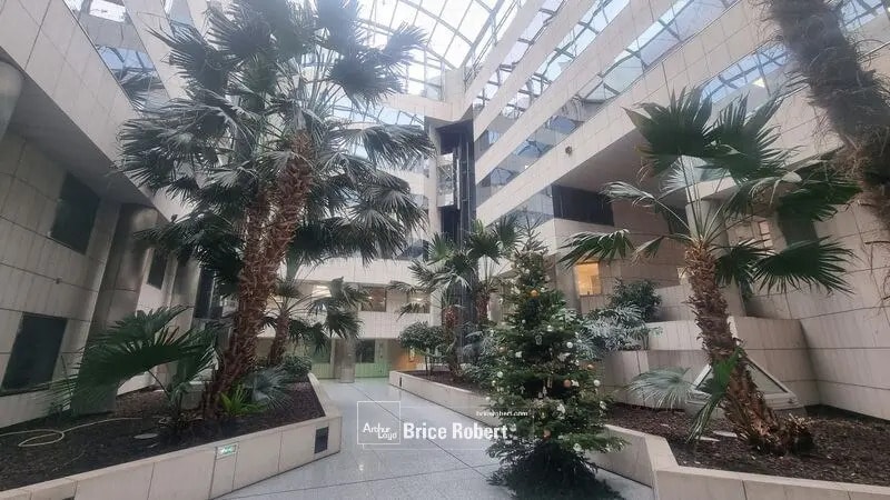 Office in Lyon for lease - Lobby - Image 3 of 4