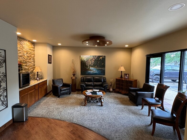 1221 E Elizabeth St, Fort Collins, CO for lease - Interior Photo - Image 2 of 16