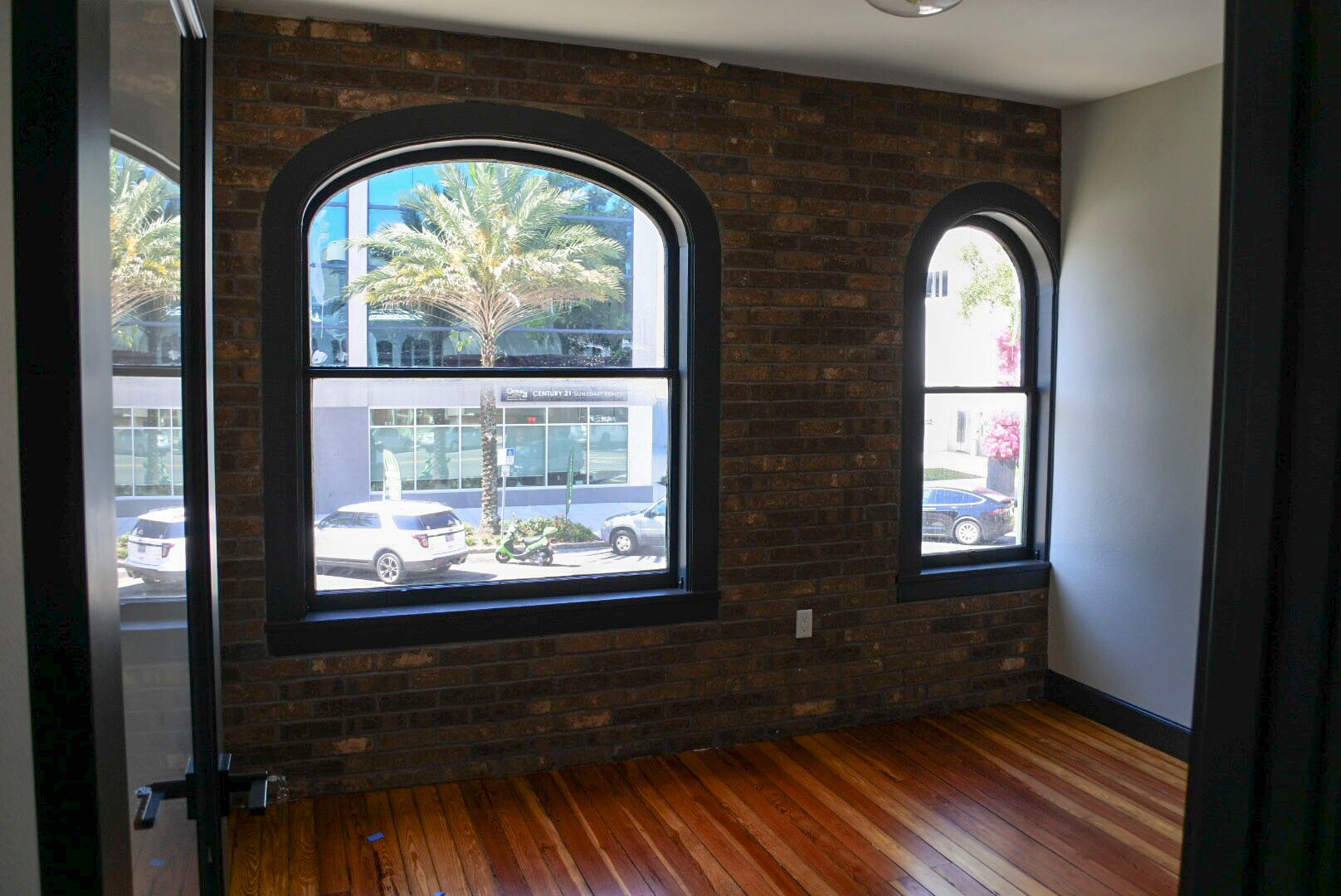 689 Central Ave, Saint Petersburg, FL for lease Interior Photo- Image 1 of 2