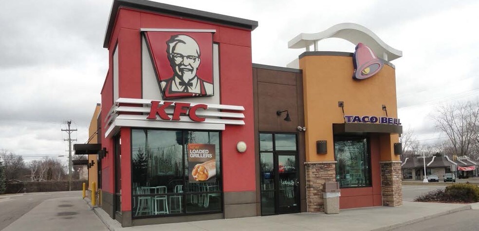 800 Pointe Tremble Rd, Algonac, MI for sale - Primary Photo - Image 1 of 1