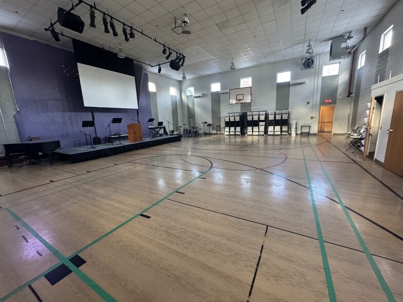 1851 Whitney Ave, Hamden, CT for lease - Interior Photo - Image 1 of 6