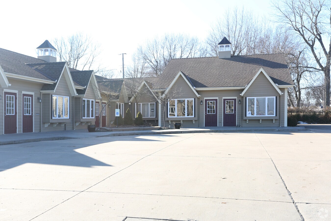 100 Sky Vue Dr, Raymore, MO 64083