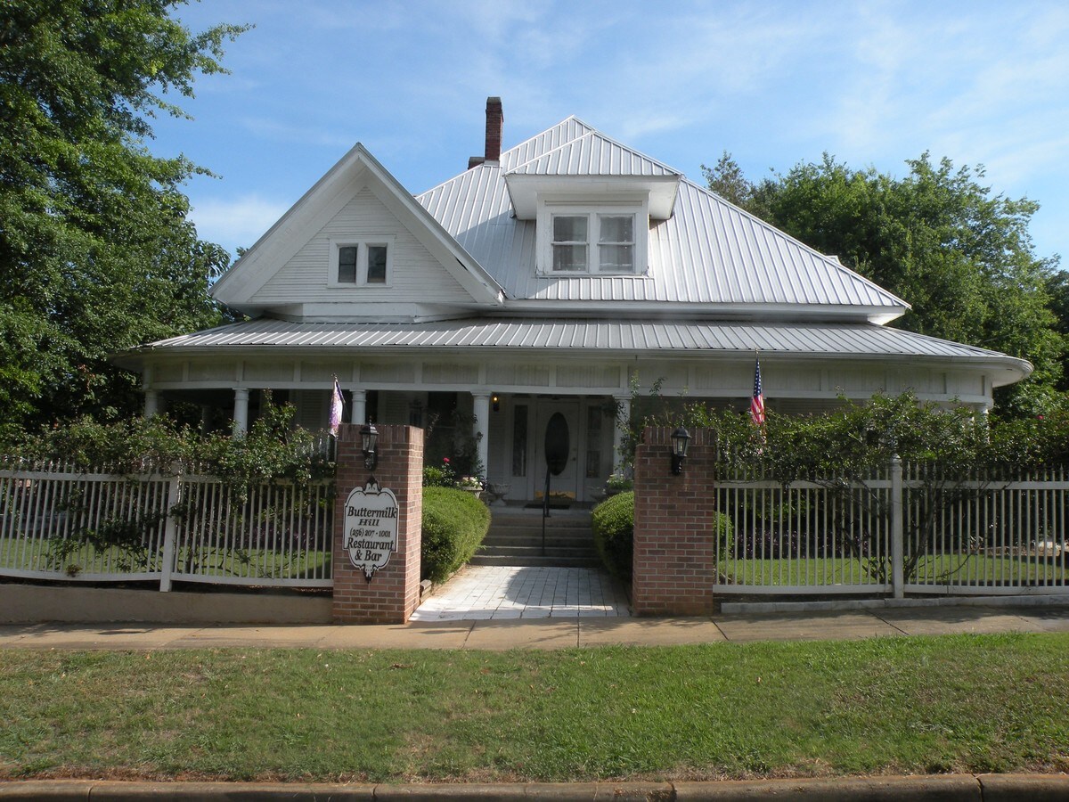 300 E 3rd St, Sylacauga, AL 35150