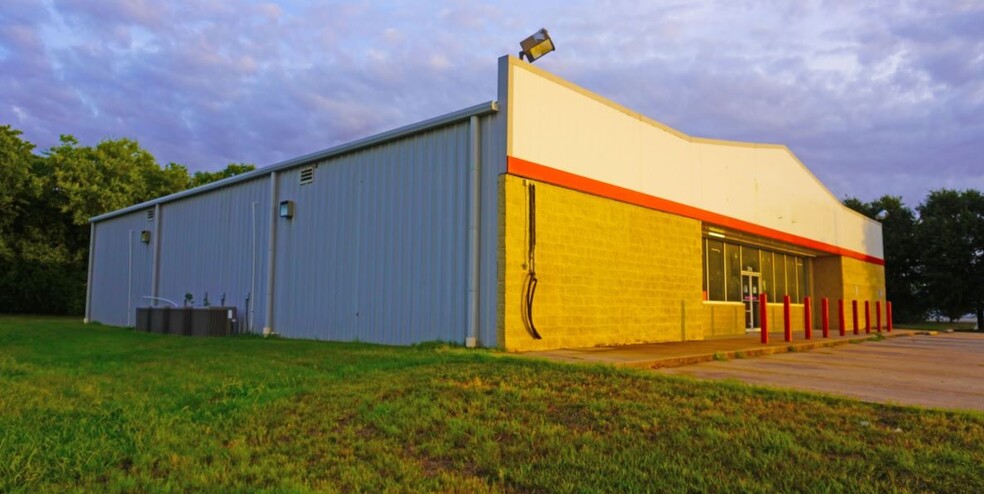 2114 N 3rd St, Temple, TX for lease - Building Photo - Image 2 of 5