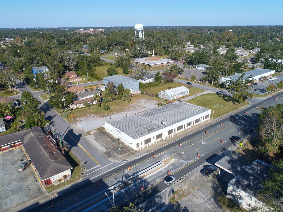 1620 W Cervantes St, Pensacola, FL 32501 LightIndustrial Retail