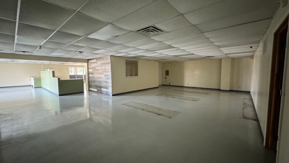 13101 S Elwood Rd, Glenpool, OK for lease - Interior Photo - Image 2 of 3