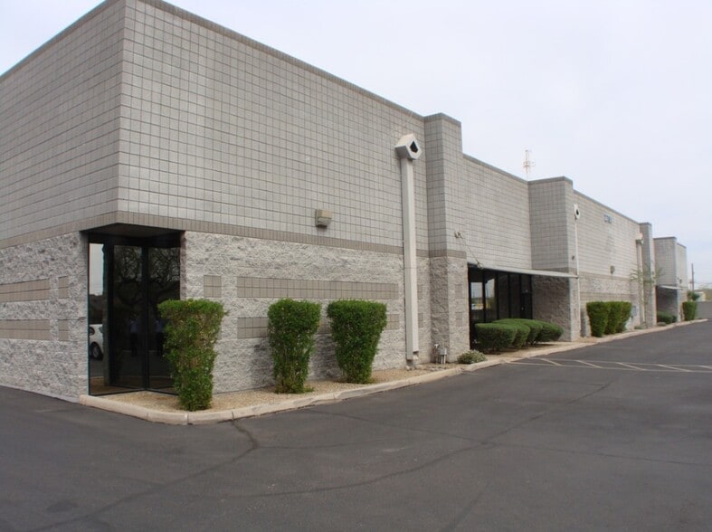 2730 E Jones Ave, Phoenix, AZ for lease - Building Photo - Image 2 of 4