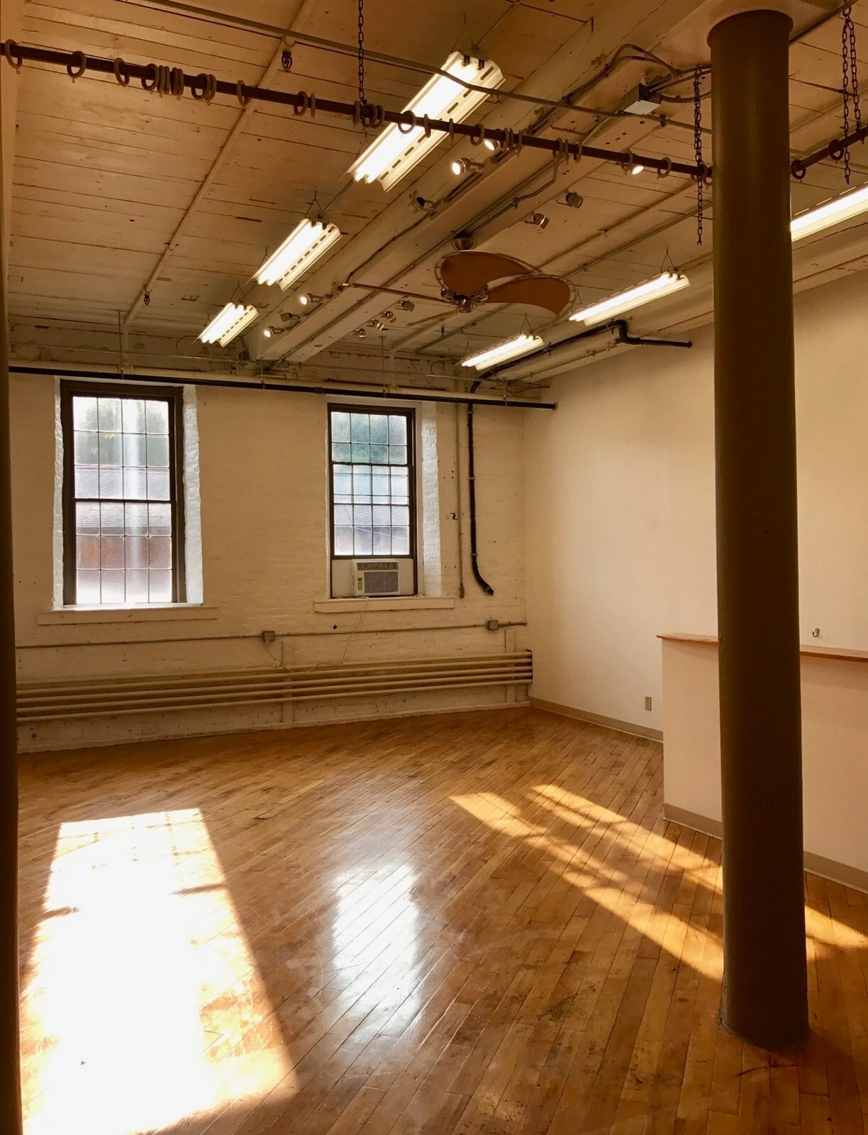 37 Greenwoods Rd, New Hartford, CT for lease Interior Photo- Image 1 of 2