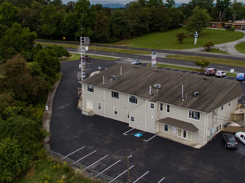 7070 Lee Hwy, Fairlawn, VA for sale - Building Photo - Image 1 of 1