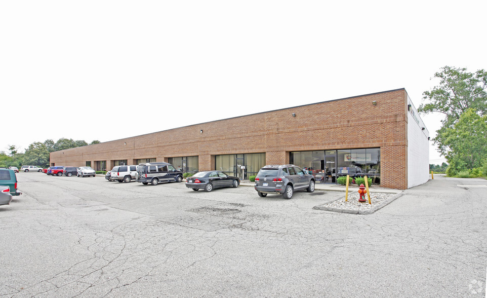 1465 Axtell Dr, Troy, MI for lease - Building Photo - Image 1 of 10