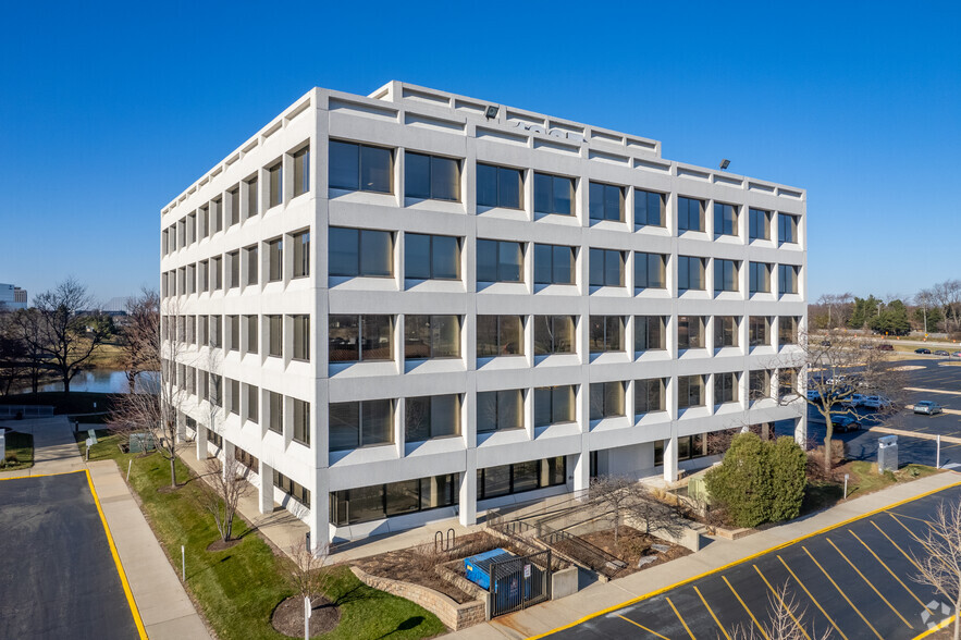 1827 Walden Office Sq, Schaumburg, IL for lease - Building Photo - Image 2 of 10