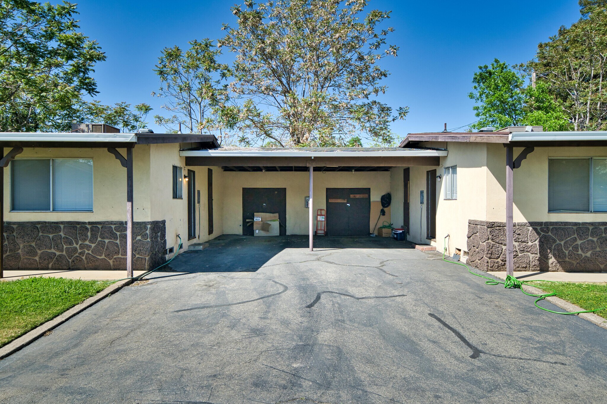2925 East Way, Redding, CA 96002 Redding 8 Plex HUGE Upside Potential!