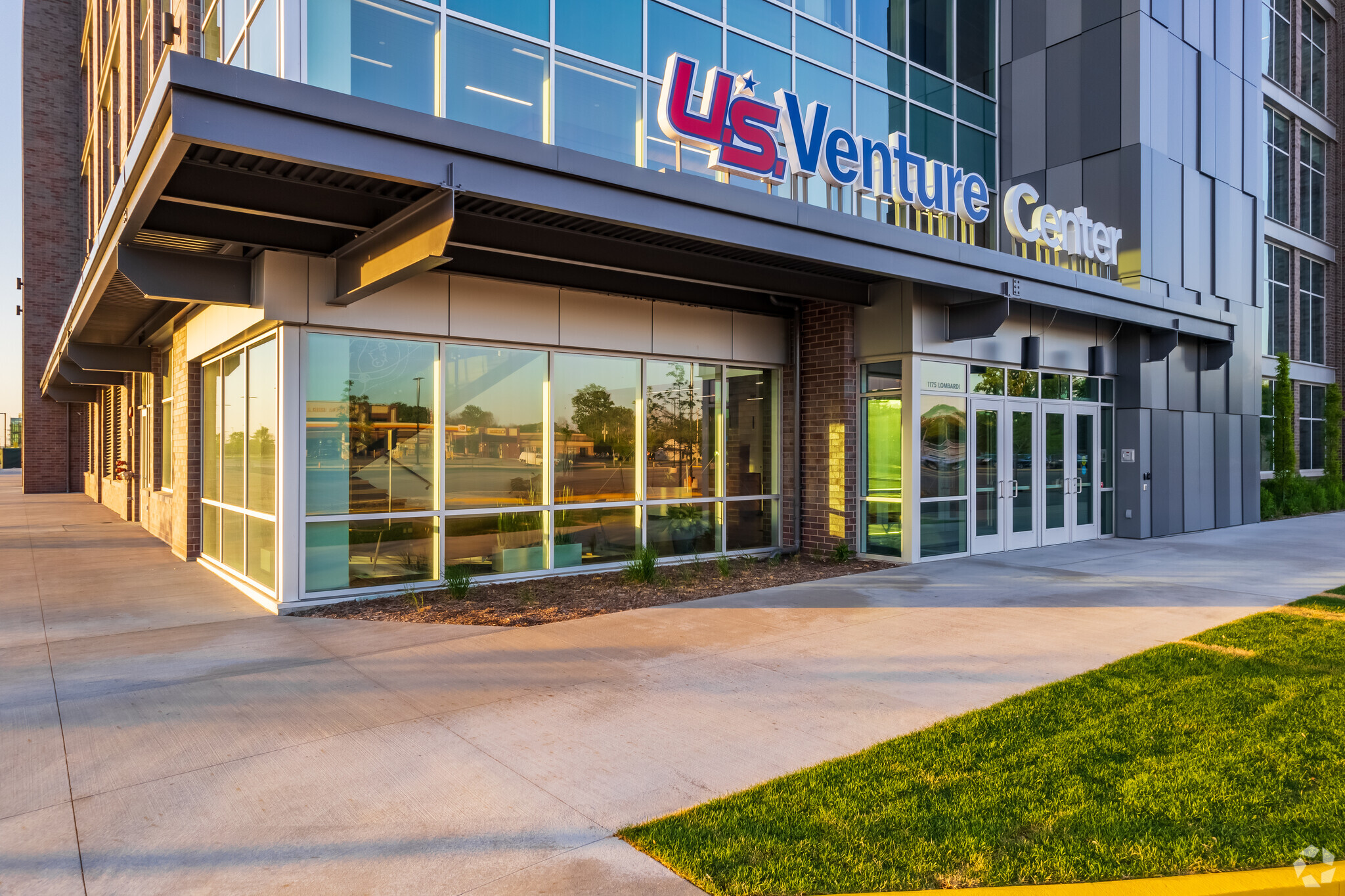 1175 Lombardi Ave, Green Bay, WI 54304 - U.S. Venture Center | LoopNet