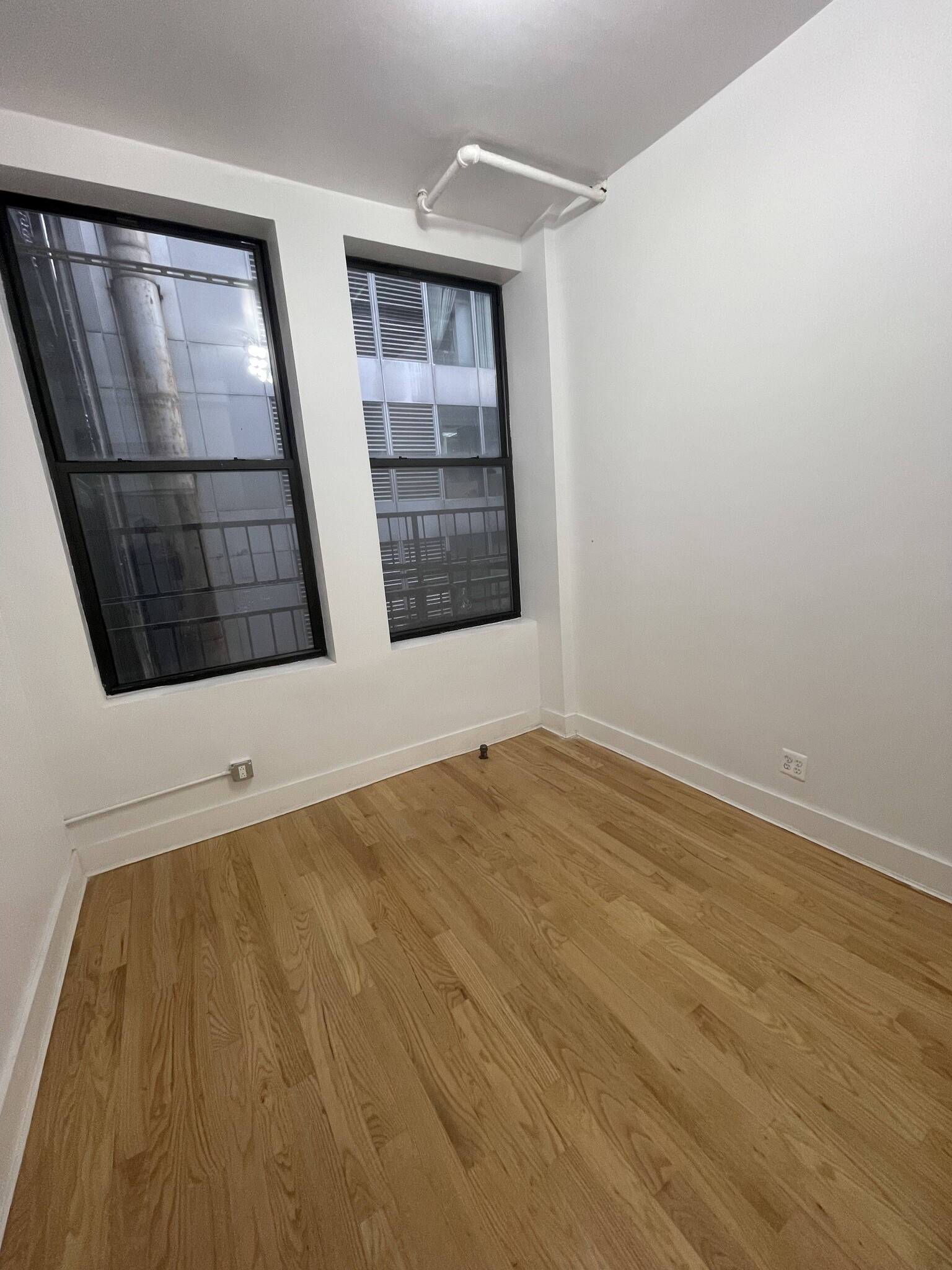 17-19 W 45th St, New York, NY for lease Interior Photo- Image 1 of 3