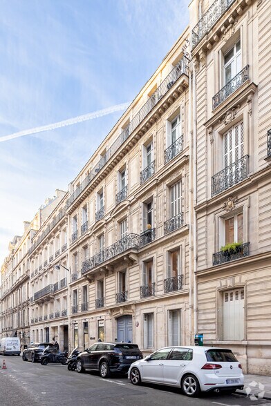 19 Rue De Marignan, Paris for lease - Building Photo - Image 2 of 4