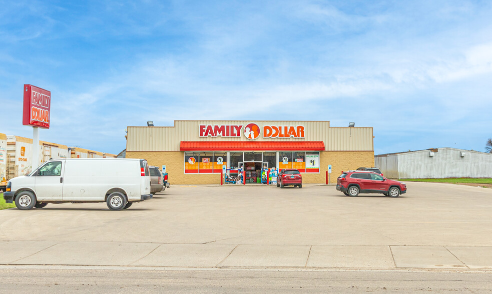 195 E 12th St, Grafton, ND for sale - Building Photo - Image 1 of 9