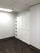 4910 Van Nuys Blvd, Sherman Oaks, CA for lease Interior Photo- Image 2 of 8