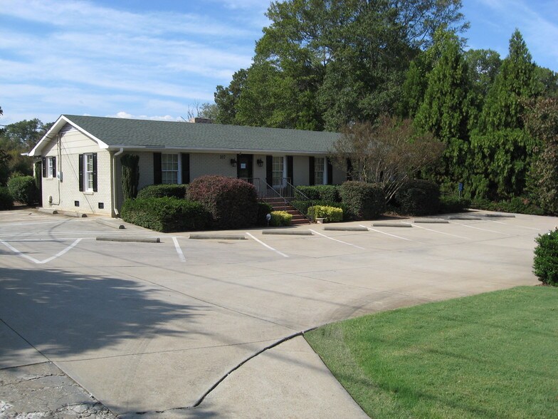 107 Parris Bridge Rd, Boiling Springs, SC 29316