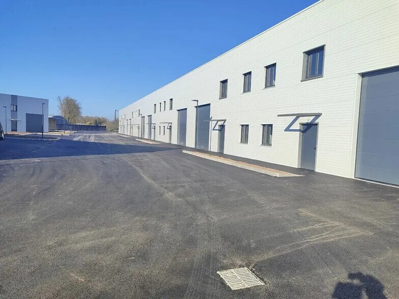 Flex in Morestel for lease - Building Photo - Image 2 of 18