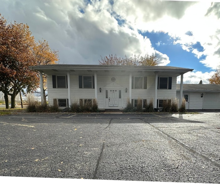 1336 American Dr, Neenah, WI for lease - Building Photo - Image 1 of 14