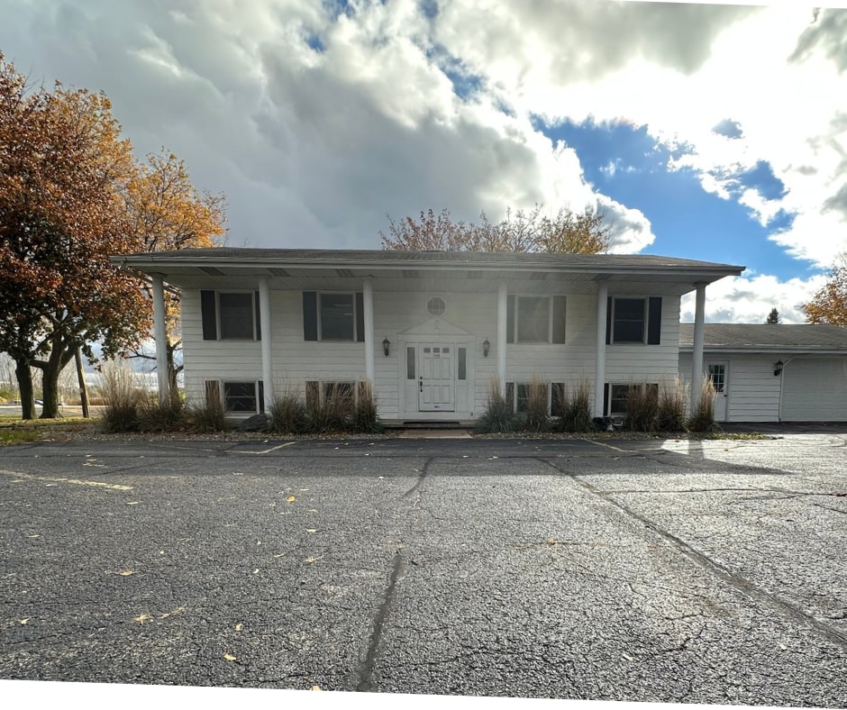 1336 American Dr, Neenah, WI for lease Building Photo- Image 1 of 15