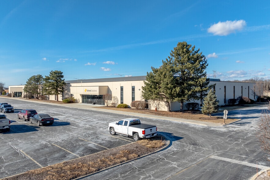 2500 Warrenville Rd, Downers Grove, IL for lease - Building Photo - Image 3 of 5