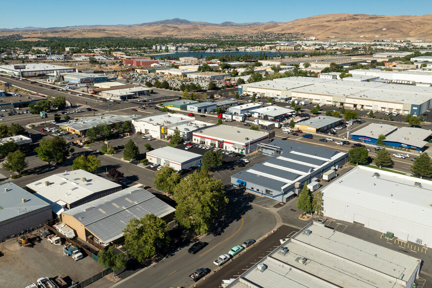 860-870 Steneri Way, Sparks, NV for sale - Building Photo - Image 2 of 4