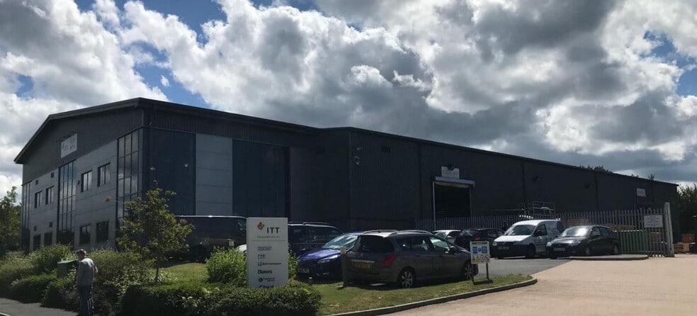 16 Weycroft Ave, Axminster for sale - Primary Photo - Image 1 of 1