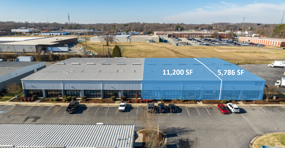 209 Creek Ridge Rd, Greensboro, NC for lease - Building Photo - Image 1 of 6